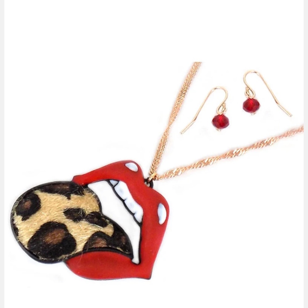 NWT LEOPARD FAUX FUR TONGUE NECKLACE AND EARRINGS SET